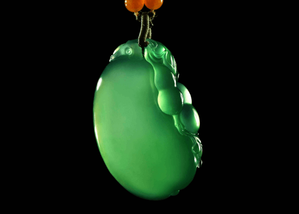 你听过龙石种翡翠吗？龙石种翡翠有几种颜色？   第2张