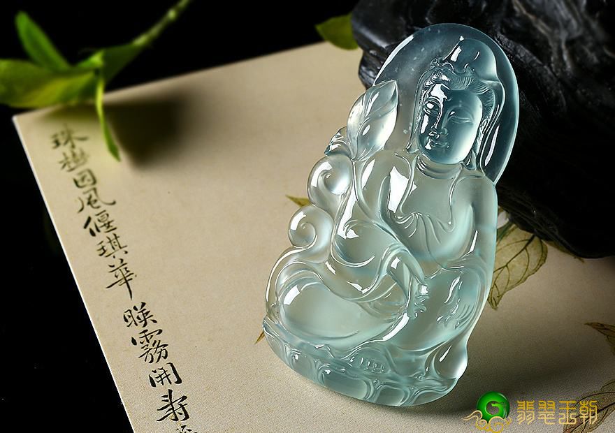 翡翠观世音如何看真伪？我们可以根据下列好多个层面下手！   第1张