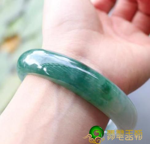 紫色翡翠什么样的值钱，原来是它   第4张