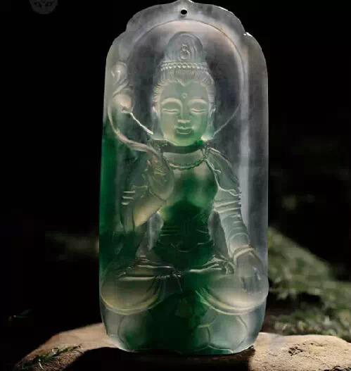 
                颠覆传统！他雕的翡翠佛卖出 1200万
   第3张