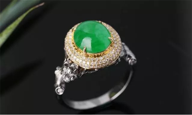 买翡翠戒指注意事项,你知道要怎么挑选吗?(图文) 第1张
