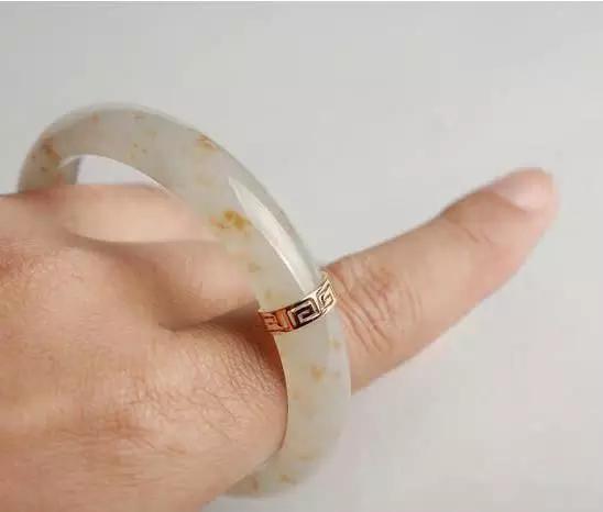 
                翡翠玉镯断了怎么办，这些方法让玉镯更美
   第7张