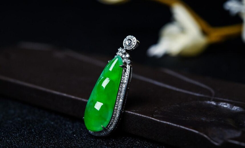 
                翡翠饰品怎么选购？3种常见的饰品挑选技巧，赶紧收藏
   第3张