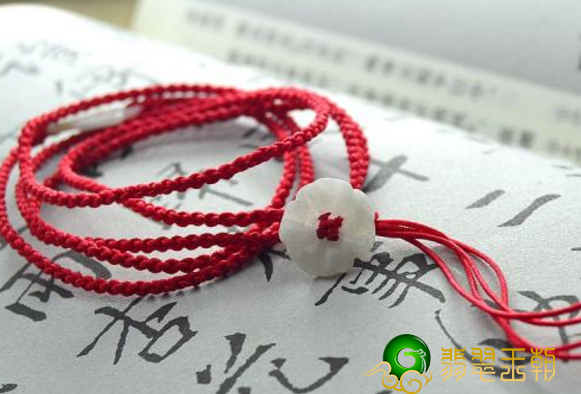 翡翠腰链的益处,你没看始终不容易了解 第1张