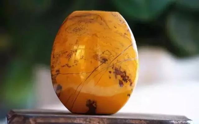 这种石头看起来很像“翡翠”，其实不值钱   第14张