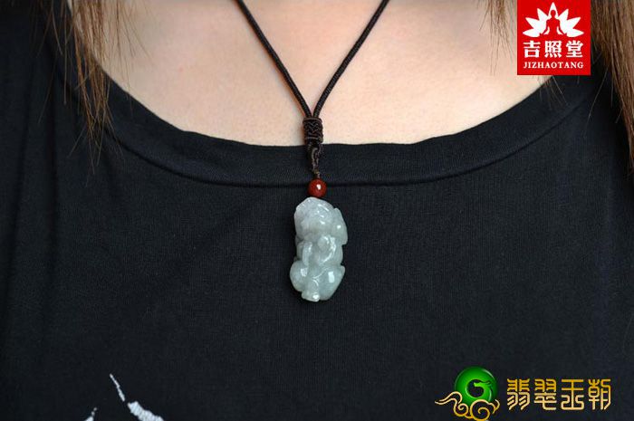 翡翠貔貅吊坠的色调与喻意？翡翠貔貅的寓意是啥   第3张