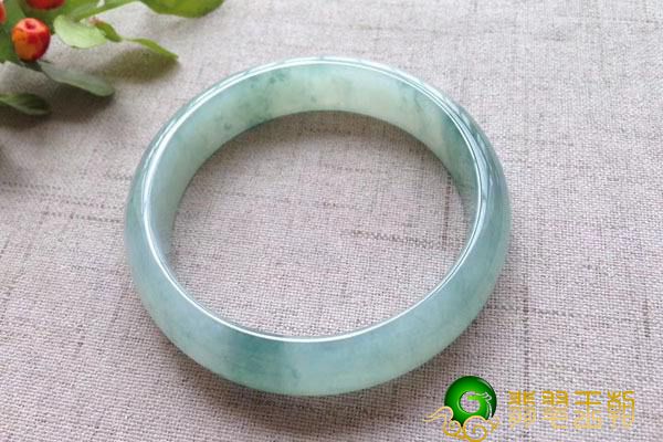 白翡翠手镯价格你清楚吗？怎样购买白翡翠镯子？   第2张
