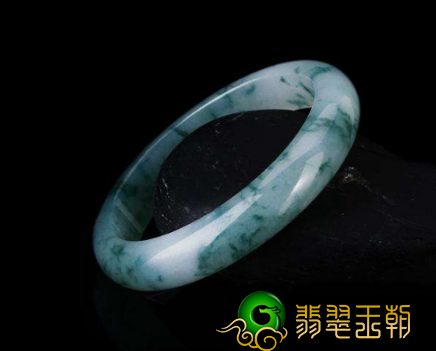 翡翠手镯价格差别非常大的原因是什么   第1张