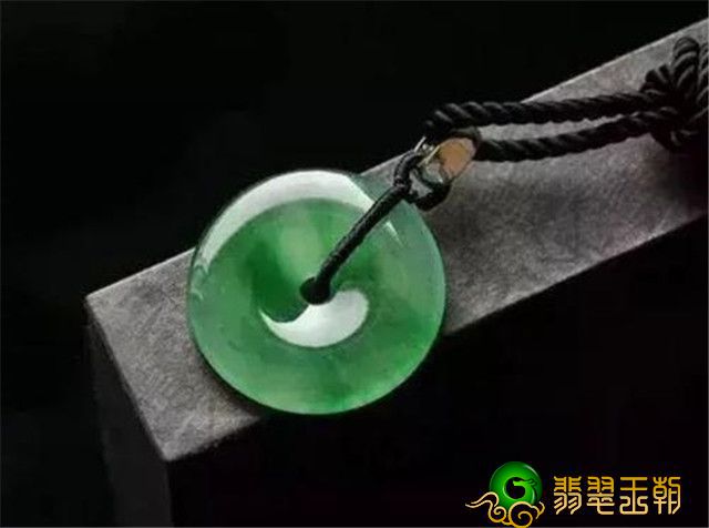 芙蓉种翡翠价格高吗？总结一下它的特点！   第2张