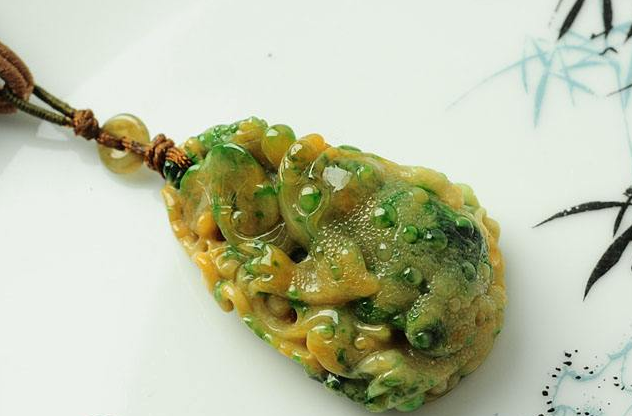 你们觉得黄绿紫是三彩翡翠手镯吗？三色翡翠的价值高不高？   第2张