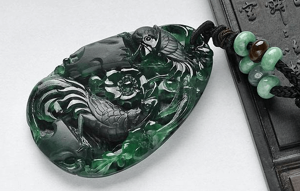 墨绿色翡翠是什么种？翡翠的种水和颜色没有直接联系！(图文)   第2张