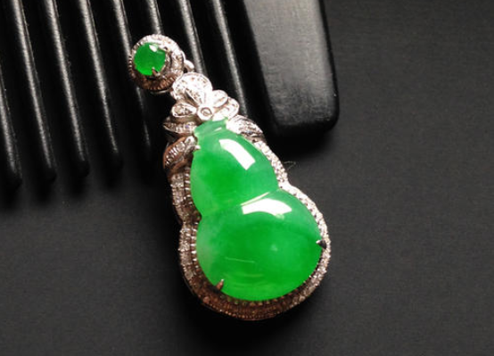 不知道怎么选翡翠葫芦？看完这篇文章就懂了！   第3张