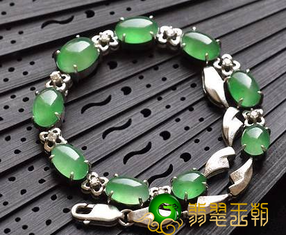 翡翠手串什么样最好是 配戴有什么注重 