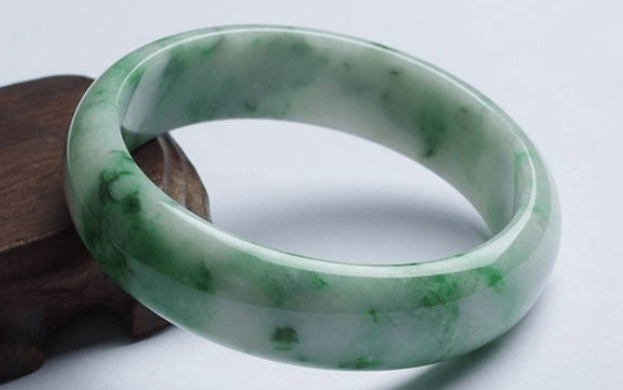 
                你认识花青翡翠吗？花青翡翠值钱吗？
   第2张