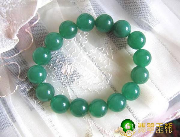 度假旅游时花4万买的翡翠翡翠原石，竟然切出了春带彩镯子   第10张