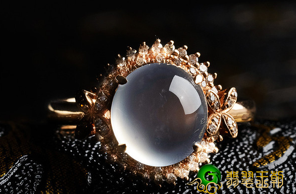 过年或过节送翡翠不可以乱送，在其中有很大的喻意注重   第1张