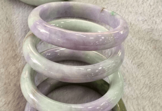 抛光粉翡翠怎么鉴别？如何看待含有抛光粉的翡翠？   第3张