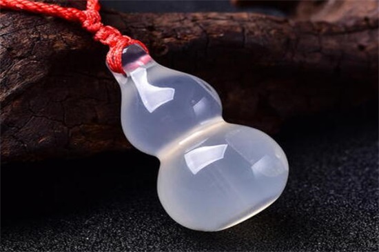 女生葫芦戴在哪一只手，女戴葫芦的好处   第4张