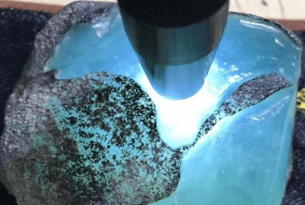 翡翠带皮好不好？对于带皮翡翠应该客观对待(图文)   第2张