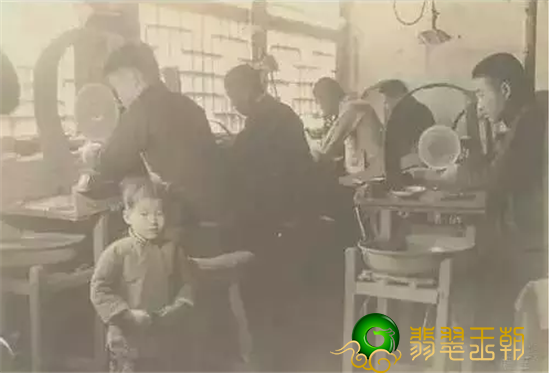 难得一见的玉石雕刻工作人员旧照片   第3张