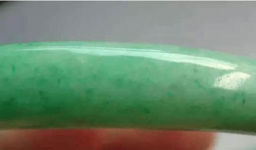 抛光粉翡翠怎么鉴别？如何看待含有抛光粉的翡翠？   第2张
