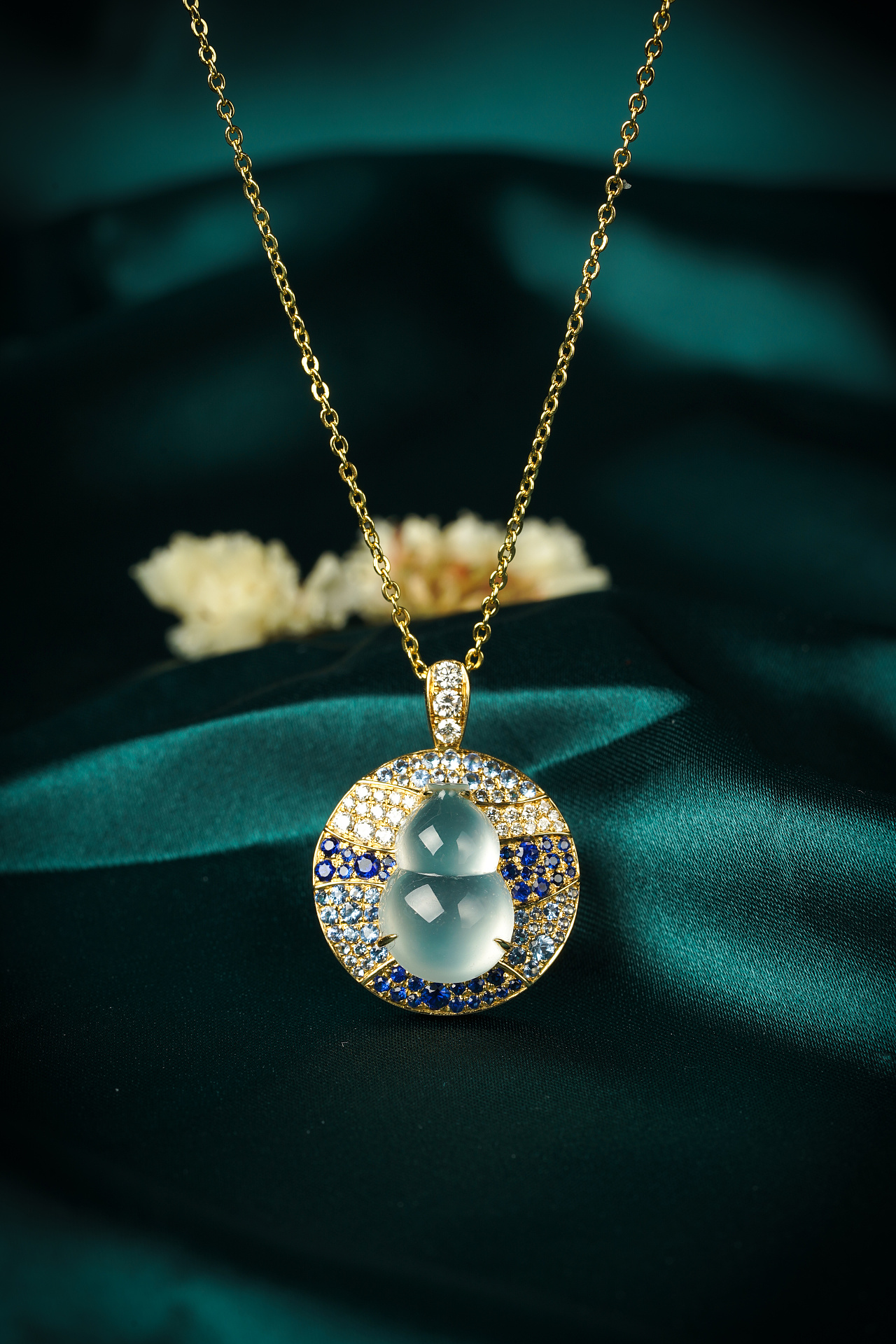 
                翡翠行业的未来趋势
 