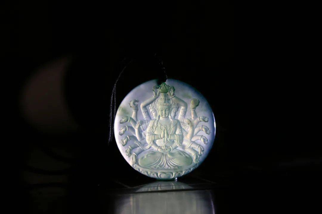 翡翠雕刻中讲究的3个规律5个细节，你注意到了吗？   第7张