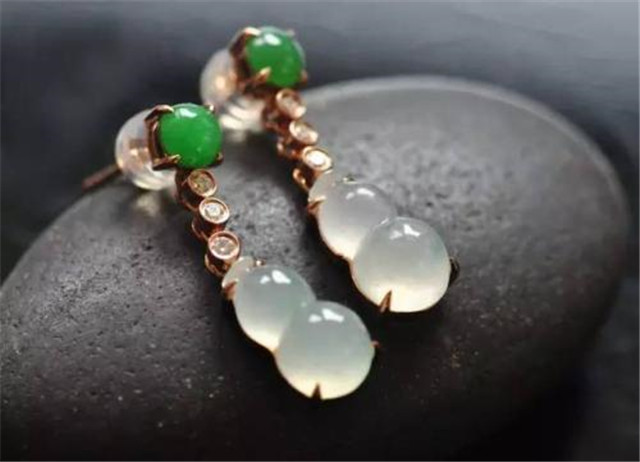 白冰种翡翠价格高吗？种是判断翡翠价值的关键因素！(图文)   第3张