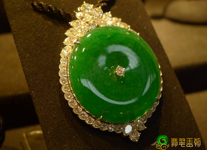 翡翠是女性最好的珠宝？翡翠的确尤其合适女士配戴   第1张