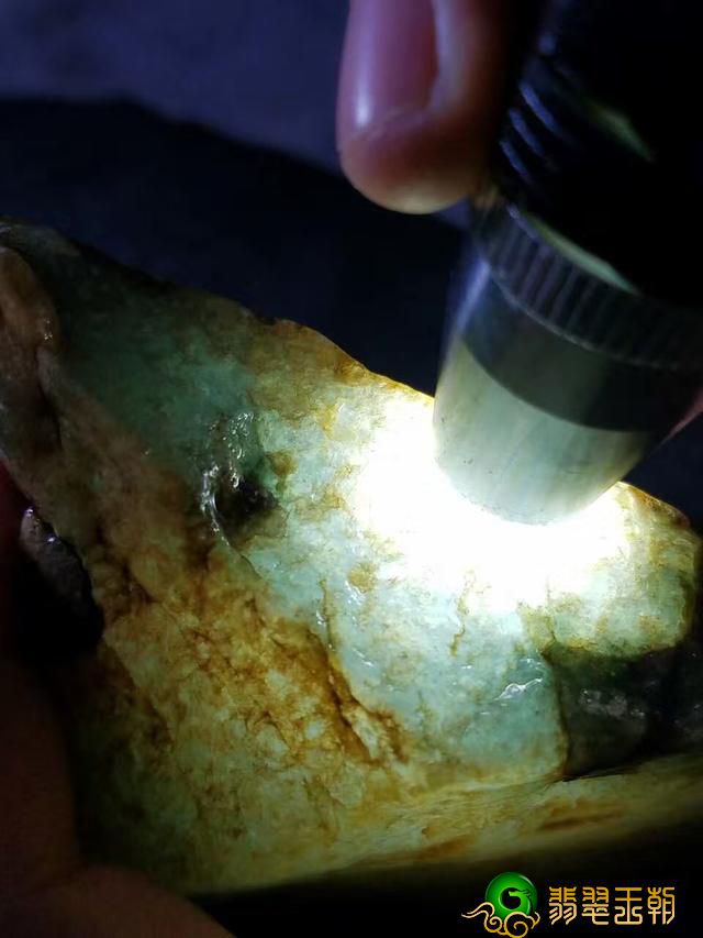 怎样判断翡翠翡翠翡翠原石水部位和材料？   第3张