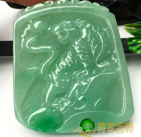 翡翠生肖鼠喻意哪些？如何正确配戴翡翠虎项链吊坠？   第1张