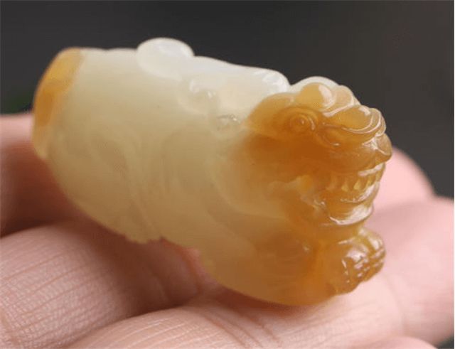 关于糖白玉，和田玉且末料和俄料哪个好？答案是……   第2张