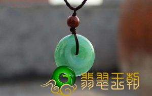 如何挑选翡翠挂件款式,各种款式的翡翠挂件分别有哪些美好寓意 第1张