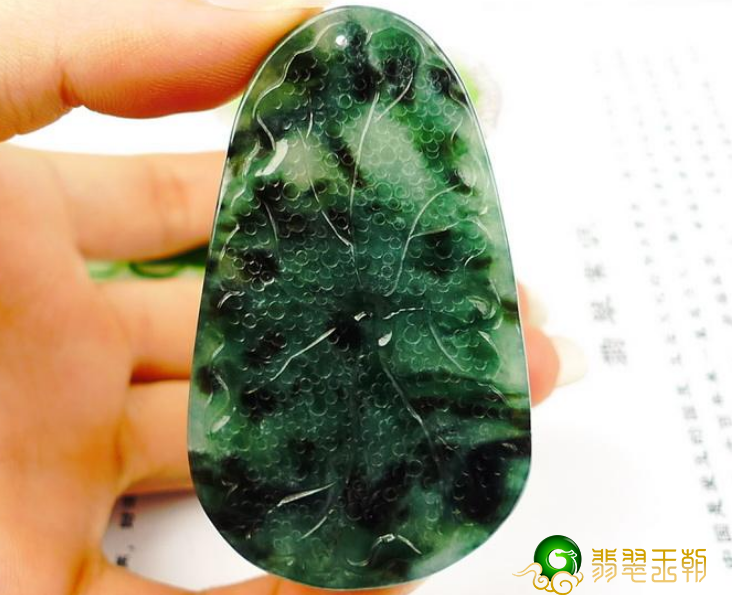 翡翠的成分关键是什么呢？真实实际意义上的翡翠就是指哪样矿物质？   第2张