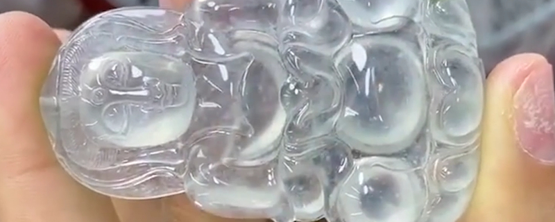 翡翠玉观音寓意和象征 翡翠玉观音如何去佩戴?佩戴方法有哪些？   第2张