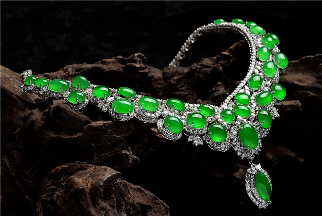 翡翠有没有帝王绿？教你正确认识它！(图文)   第3张