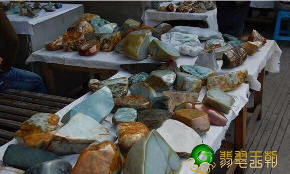 想掌握翡翠就要出产地，陪你走入越南翡翠销售市场   第1张