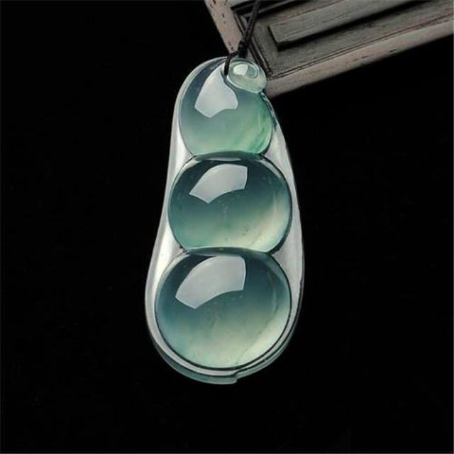 翡翠四季豆有什么寓意？讲一讲佩戴过程如何保养！   第1张