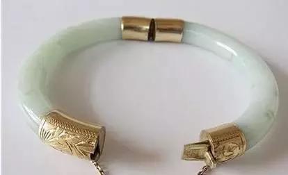 
                翡翠玉镯断了怎么办，这些方法让玉镯更美
   第2张