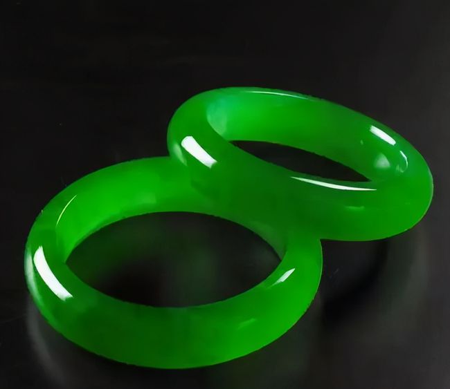 
                你知道吗？冬天是最适合佩戴翡翠的季节
   第1张