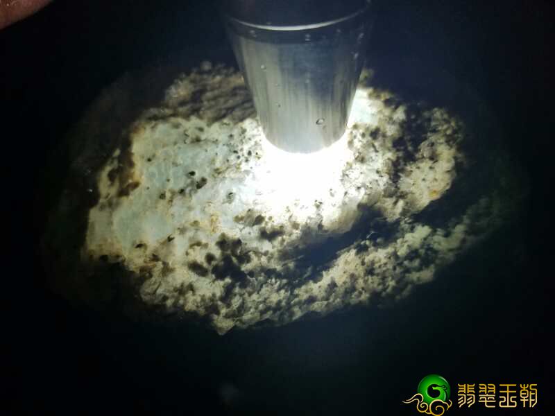 翡翠翡翠原石的皮成长为那样，十有八九是好毛料！   第3张