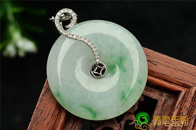 想买翡翠项链吊坠却不知道哪种好？这一份排行供您参照！   第2张