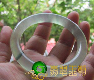 翡翠情人符手镯有什么寓意 如何选购   第1张