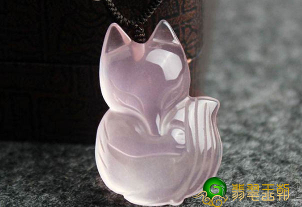 翡翠玉石雕刻狐狸的寓意是什么？天然水晶雕刻成狐狸有什么含义寓意？   第2张