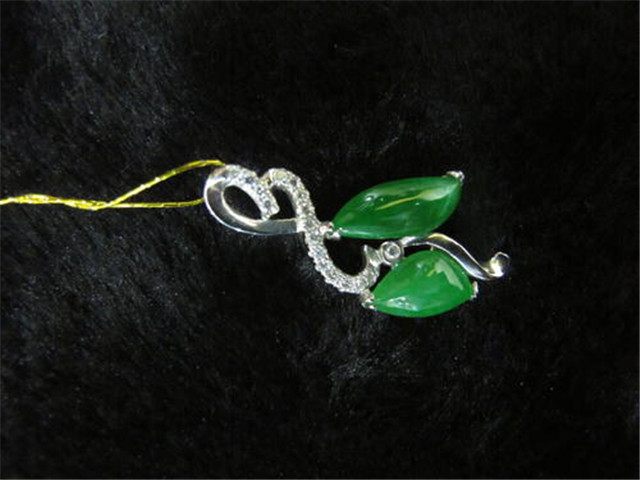 为什么帝王绿翡翠一直大受欢迎？这和它的品质息息相关！(图文)   第2张