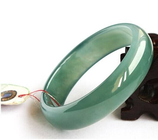 油青翡翠手镯价格是多少？什么是油青种翡翠？   第1张