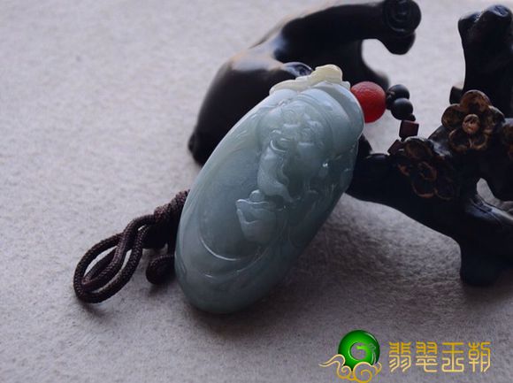 翡翠手把件有什么特点 翡翠把手将如何购买？   第2张