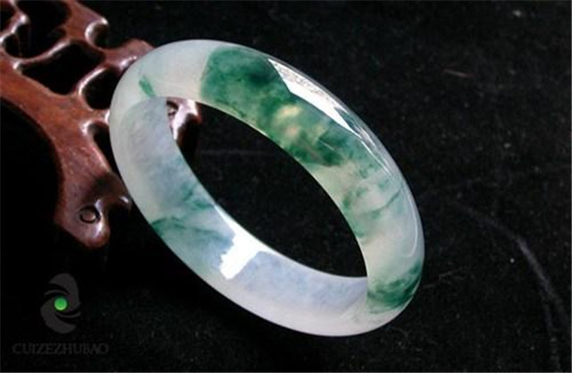 什么是白底青翡翠？本文为你答疑解惑！   第3张