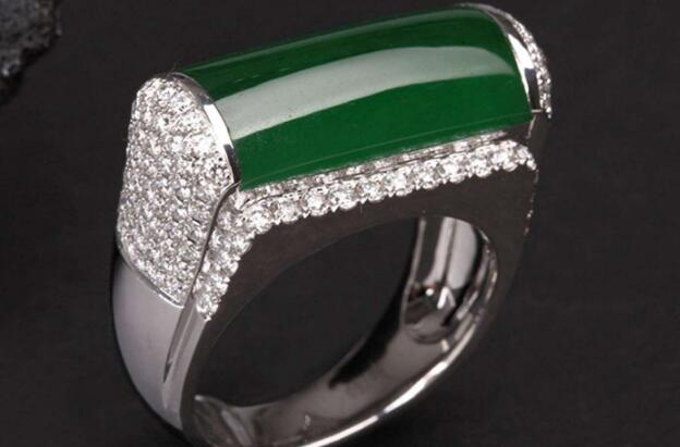 戴翡翠戒指有什么寓意？原来戒指的佩戴也男女有别   第1张