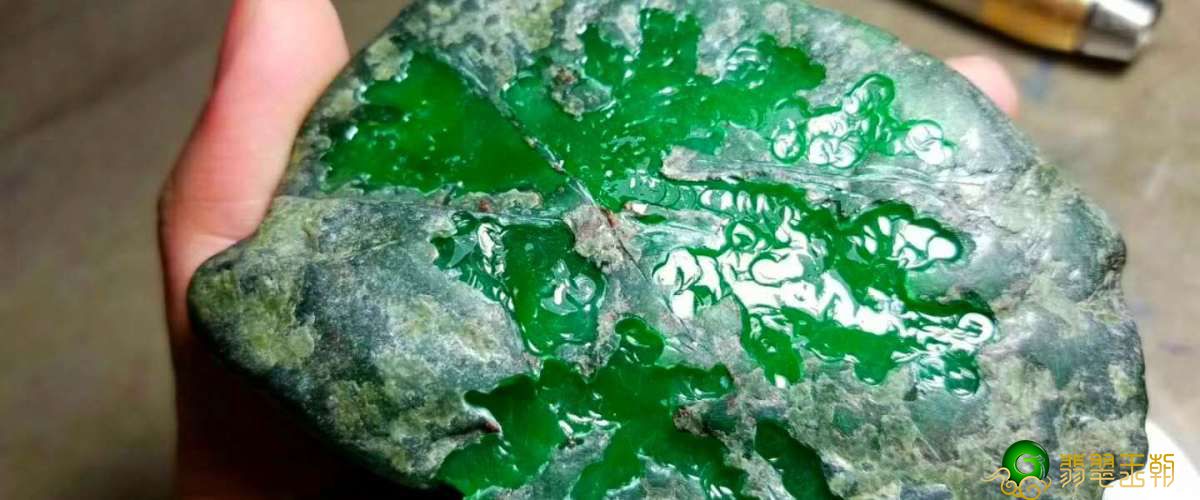 翡翠原石哪里买适合 翡翠原石的价钱怎样   第2张